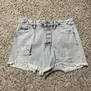 Buckle jean shorts